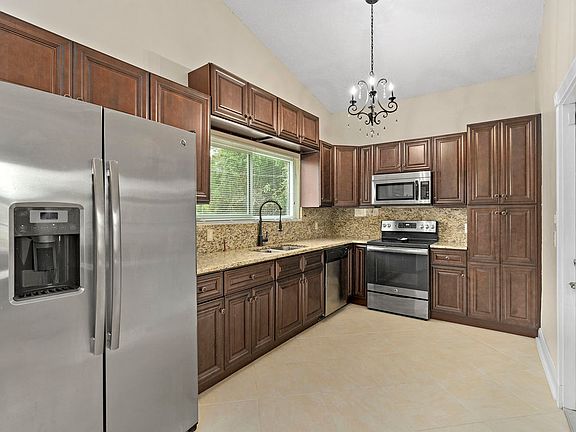 3rd image of 2550 SW Savona Blvd