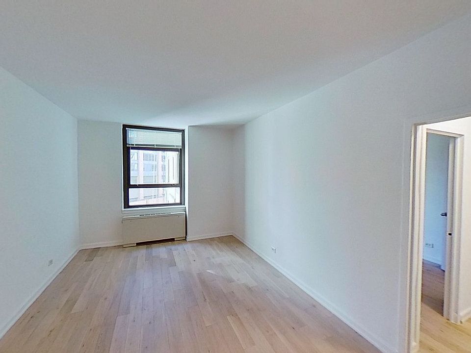 1st image of 4 Park Ave APT 17O