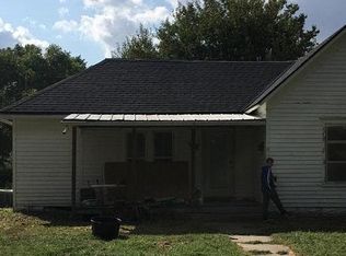 205 N 8th St, Wymore, NE 68466