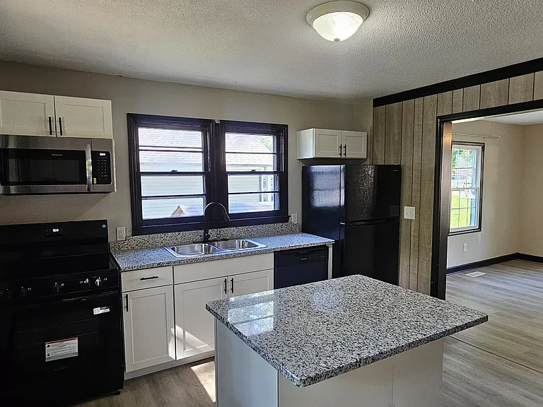 609 N Rhyne St — Photo 16