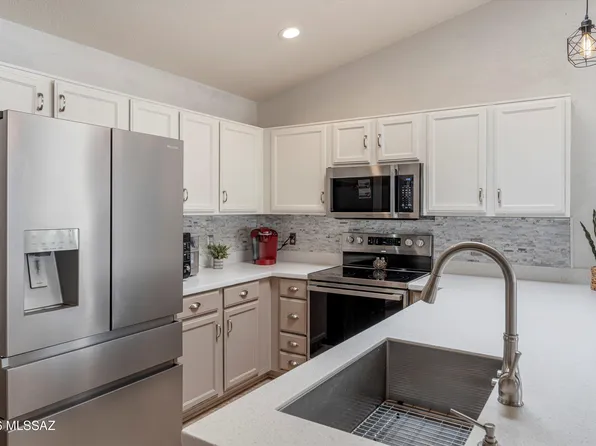 8571 S Navigator Pl, Tucson, AZ 85756