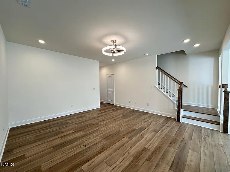 947 Kensley Grove Ln — Photo 8