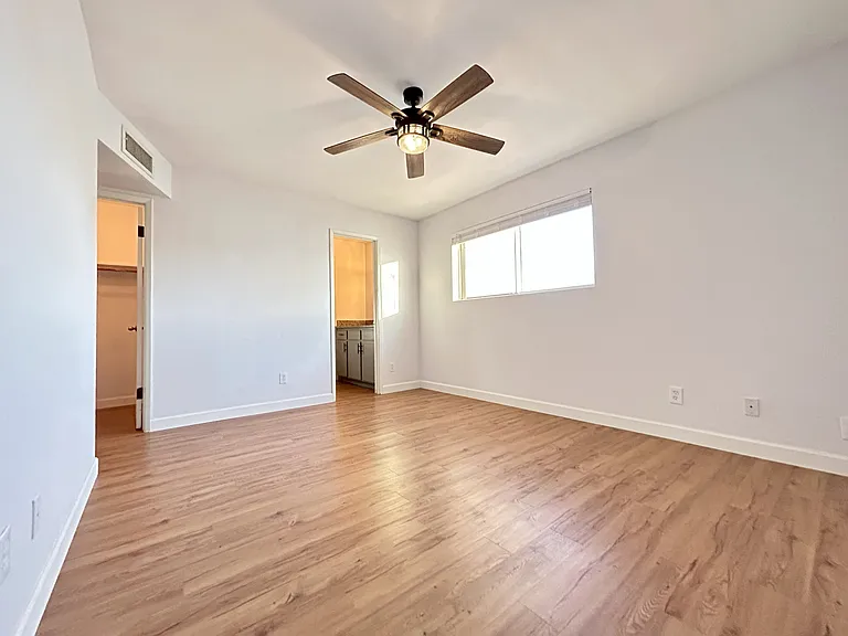 2351 W Emelita Ave — Photo 8