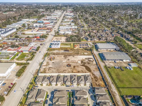 3913 Pinemont Dr, Houston, TX 77018