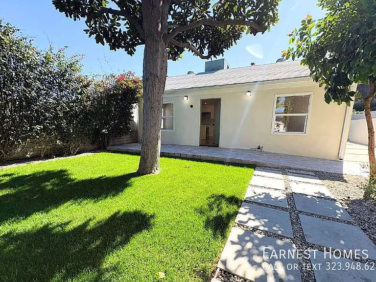 15242 Morrison St — Photo 19