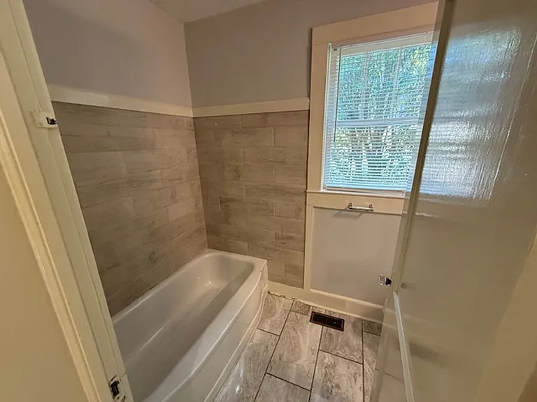 503 Tyler St — Photo 14