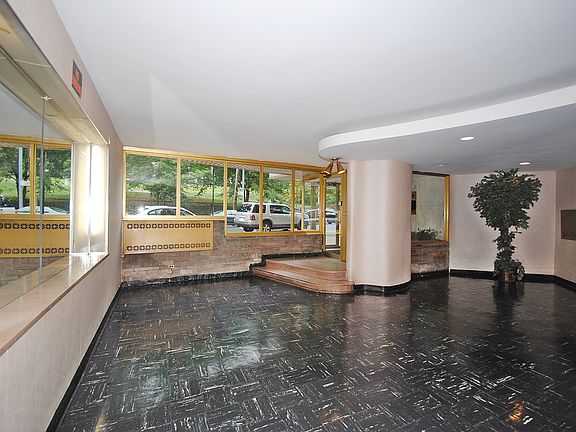 2nd image of 5505 Woodside Ave #608