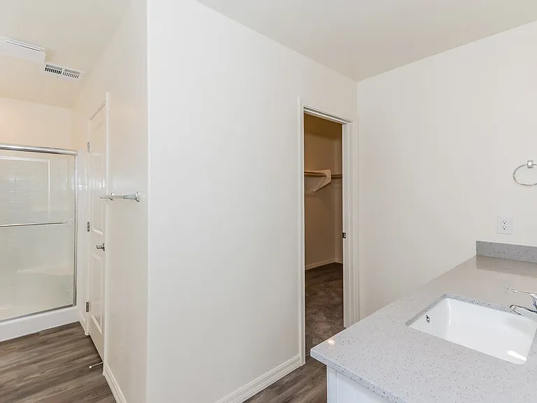 1704 Desert Path Ave — Photo 11