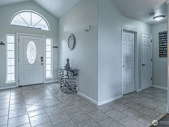 3rd image of 11218 215th Avenue E