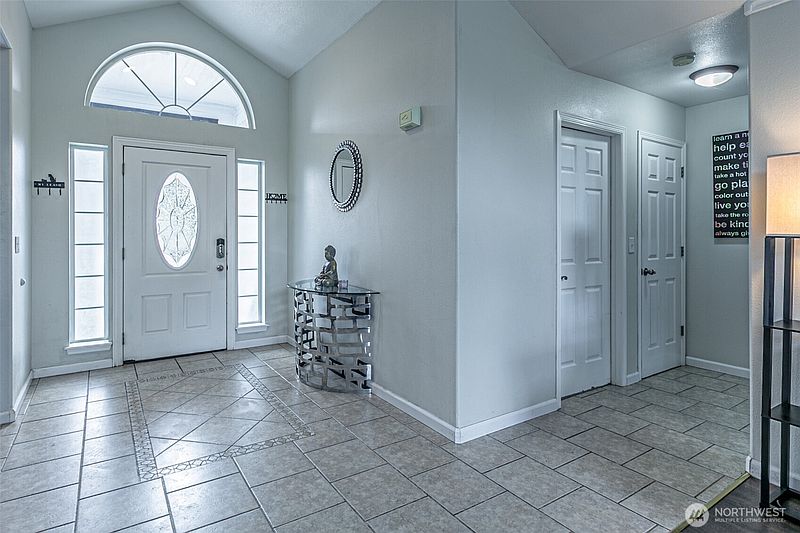 3rd image of 11218 215th Avenue E