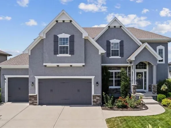16642 W 165th St, Olathe, KS 66062