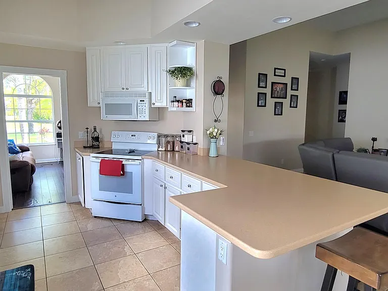 2302 Heydon Cir W — Photo 6