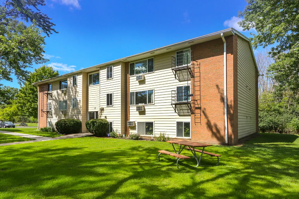 Geneseo Heights — Photo 4
