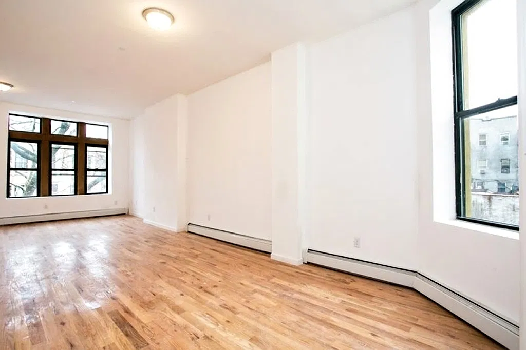 194 Vernon Avenue — Photo 2