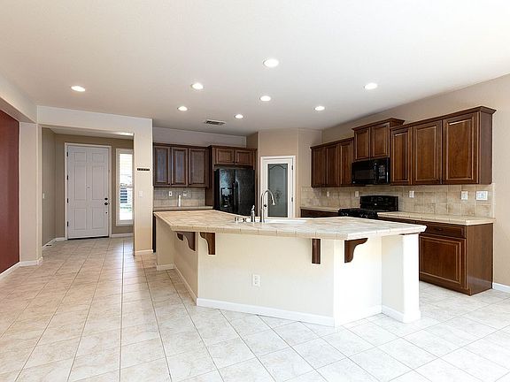 5th image of 1073 Ashford Ln