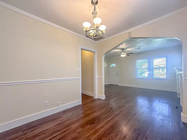 219 S Florence Ave — Photo 6