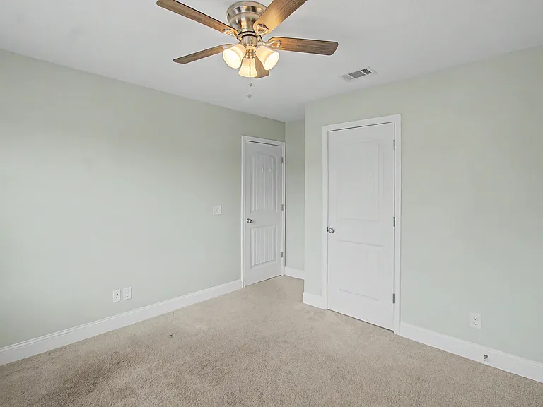 906 Rachel Ln — Photo 21