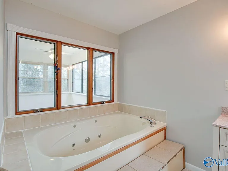 2700 Briarwood Dr SE — Photo 25