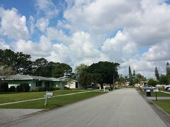 3rd image of 342 NE Solida Cir