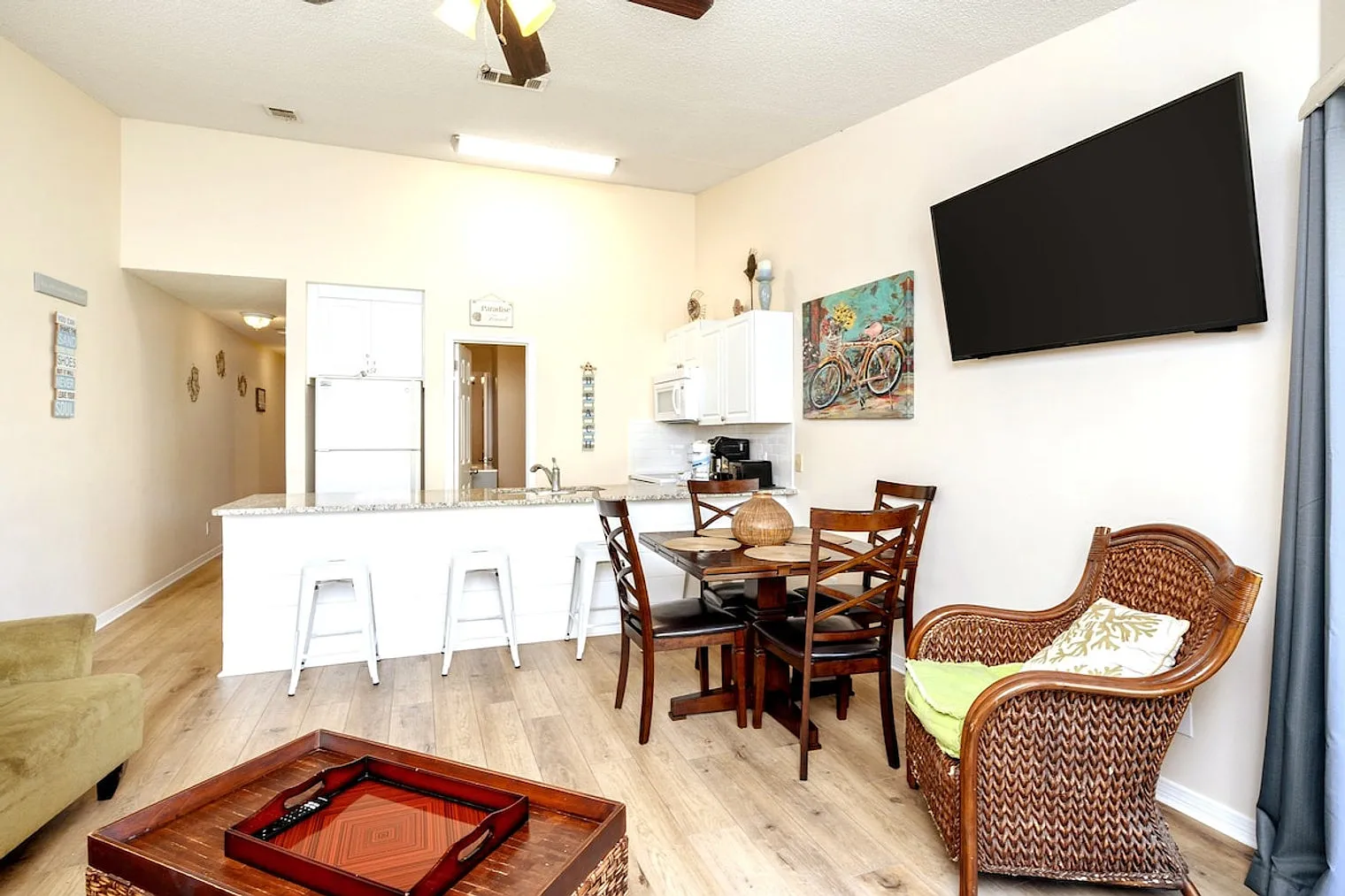 1 bed, 1.0 bath, 645 sqft, $1,947 — Photo 1
