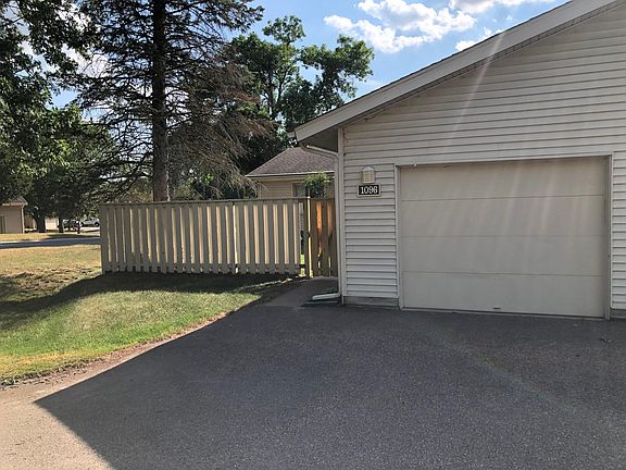 1 stall garage, driveway can accommodate 1 additional car