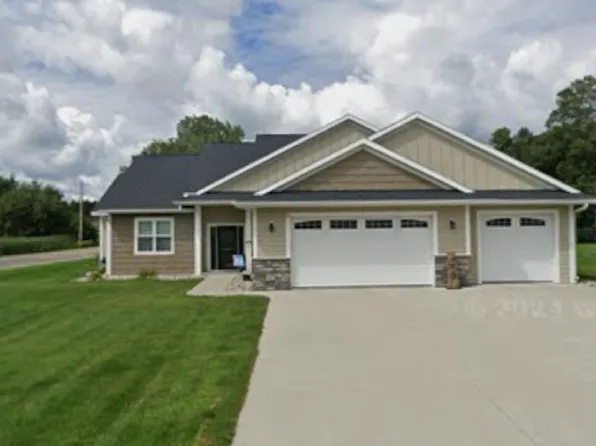1176 Village Ln, Detroit Lakes, MN 56501