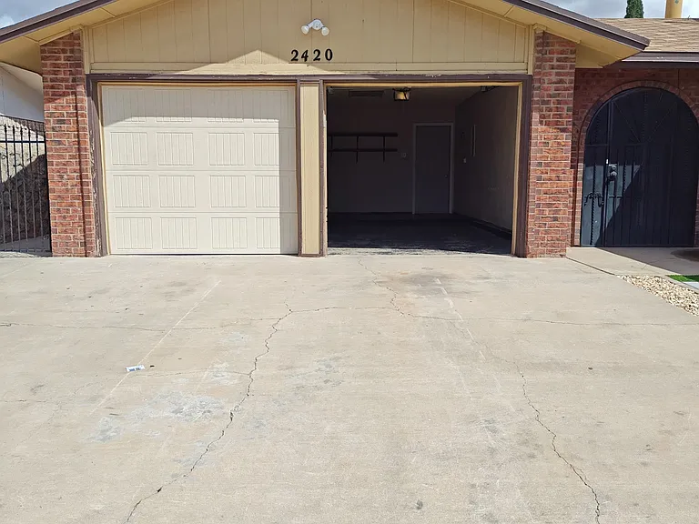 2420 Lake Michigan Dr — Photo 2