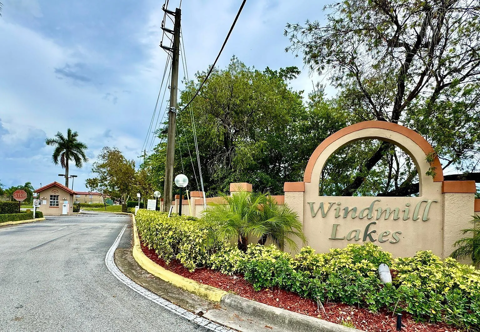 2 bed, 2.0 bath, 945 sqft, $2,180 — Photo 2