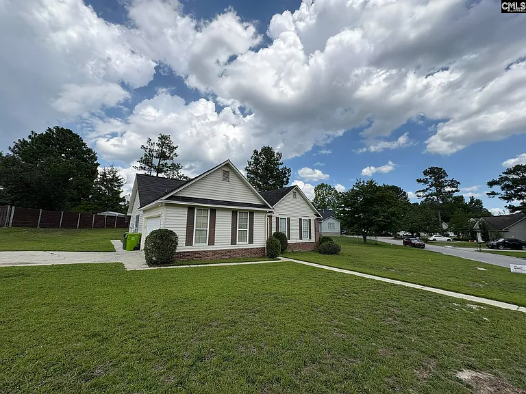 112 Green Rose Rd — Photo 4