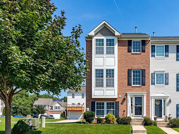 3rd image of 742 Wineberry Way