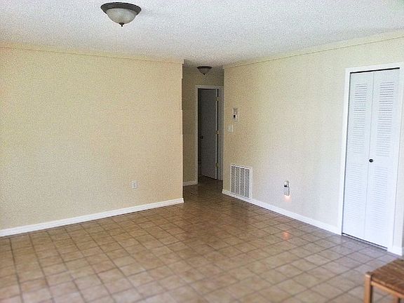 5th image of 3007 Jupiter Blvd SE