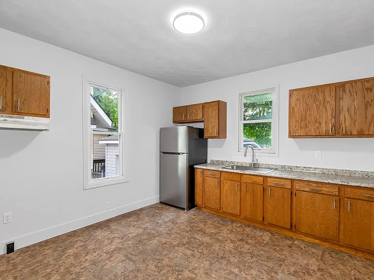 705 Smith Ave SW — Photo 2