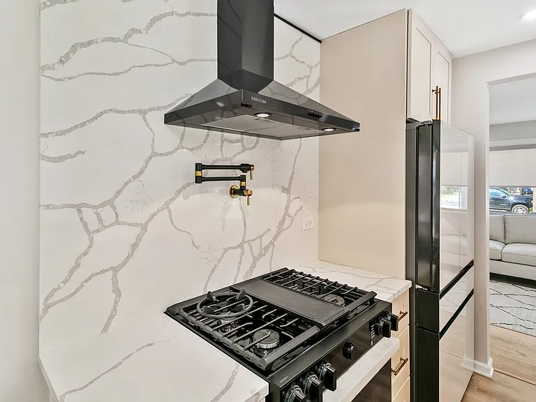 3N425 N Howard Ave — Photo 5
