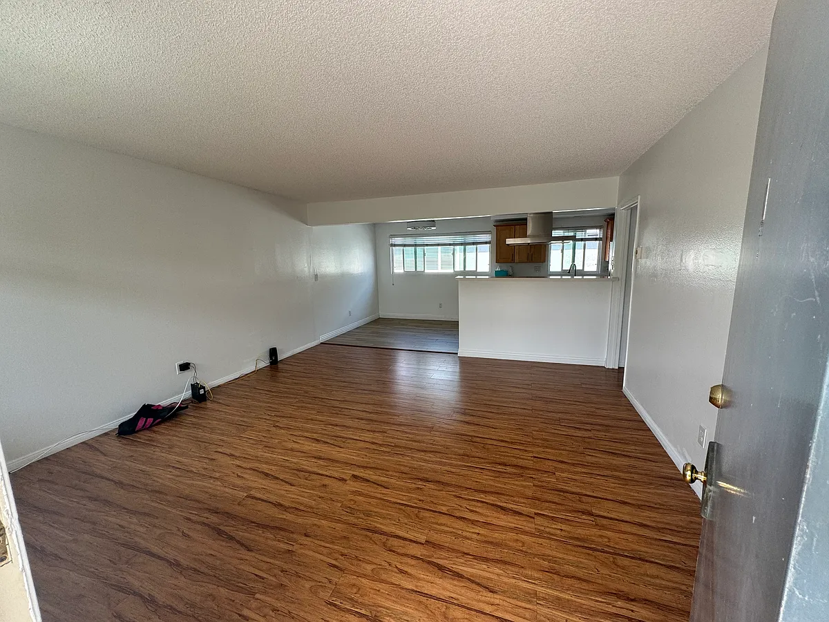 Building Photo - 1310 Agate St #C