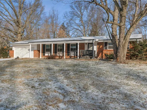 1543 Crossett Dr, Saint Louis, MO 63138
