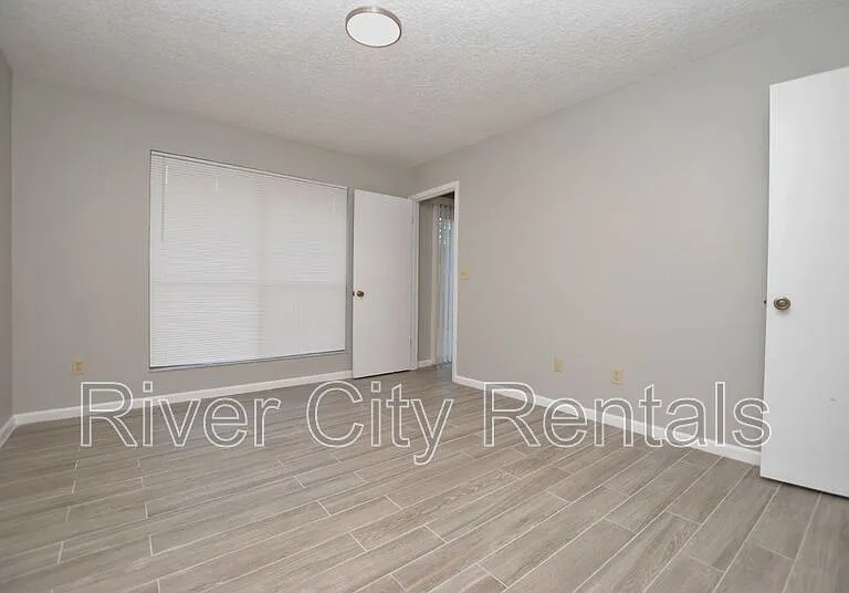 5021 Fulham Rd S — Photo 12