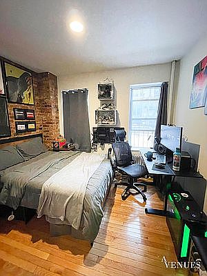 2nd image of 12 Rivington St #2