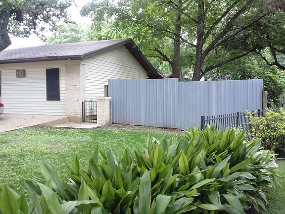 Side yard gate entry