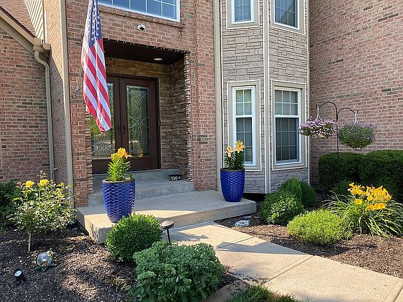 2nd image of 7142 Saint Ives Pl