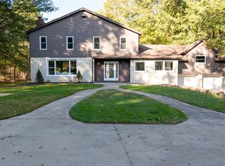 2938 Rockefeller Rd, Willoughby Hills, OH 44092