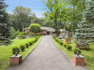 5 Warren Pl, Armonk, NY 10504