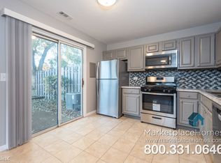 457 Esselen Ct, Carol Stream, IL 60188