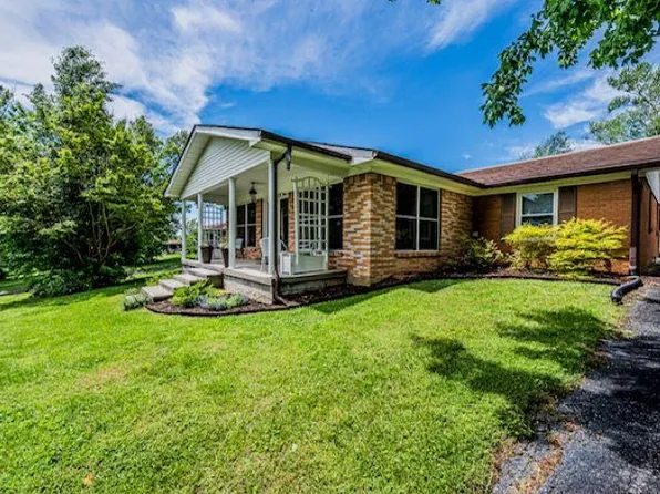 102 Green Hills Dr, Glasgow, KY 42141