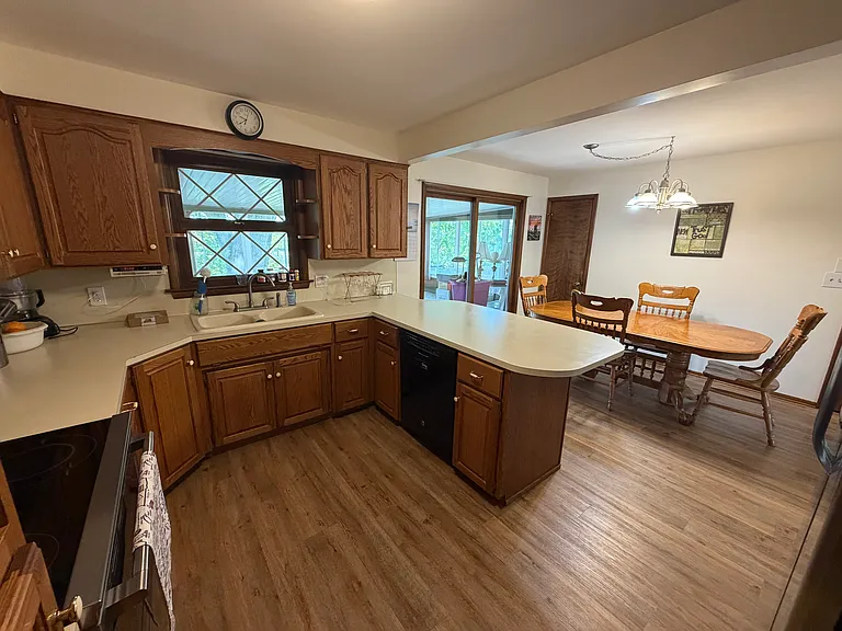 212 Vine St SE — Photo 4