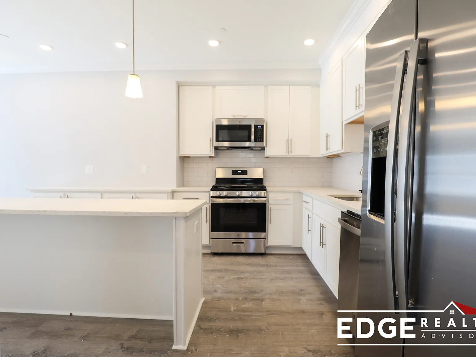 4 bed, 1500 sqft, $5,200 — Photo 1