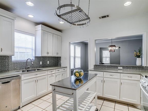 5th image of 5422 Belmont Ave