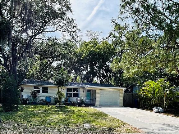 2nd image of 1408 San Mateo Dr