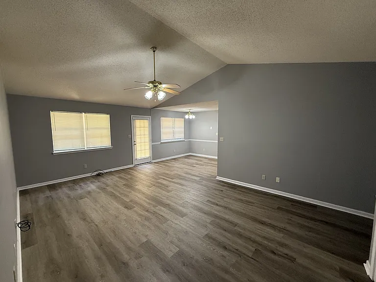367 Templeton Dr — Photo 16