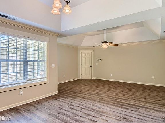 4th image of 615 Lafayette Ave