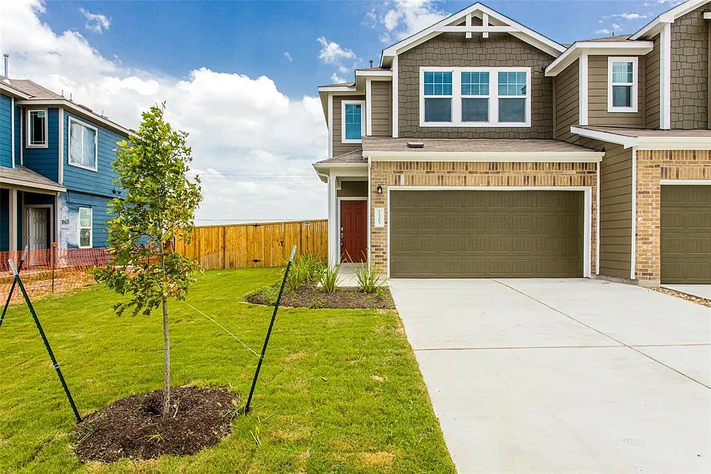 4 bed, 2.5 bath, 1800 sqft, $1,850 — Photo 1